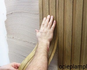 deska-dekoracyjna-tabulo-okładzina-lamelowa-elastyczna-okładzina-ścienna-doskonale-imitująca-deskowane-wykończenie-ściany-idealnie-sprawdza-się-jako-wykończenie-korytarzy-kuchni-łazienek